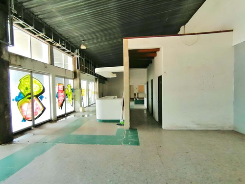 Bodega O Local Comercial En Renta Céntrica Con Dos Frentes En Prol. Corregidora Sur, Querétaro.