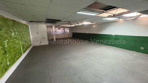 Excelente Edificio Para Fabrica Ya Que Cuenta Con Espacios Cómodos En Venta - Urb. Boleita Sur