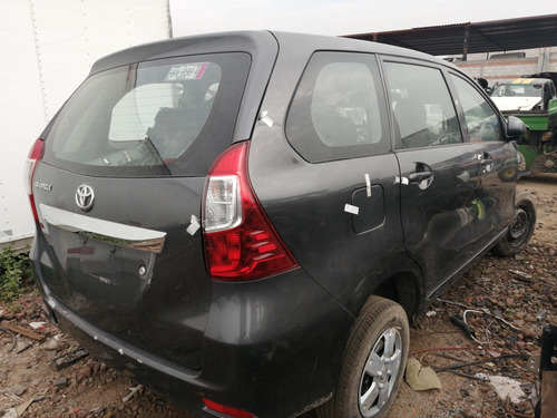 Imagen 3 de 9 de Toyota Avanza Solo Por Partes