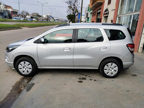 Imagen 6 de 13 de Chevrolet Spin 2017 1.8 Lt 5as 105cv