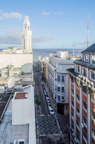 Venta Oficina Con Terraza Exclusiva Ciudad Vieja