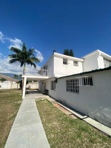 Casa Con Terreno De 1336 M2 En La Floresta Ii ,maracay