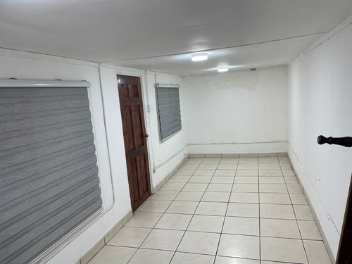 Imagen 7 de 9 de Casa Remodelada En Muy Buen Estado En Las Cercanías Del Parque Metropolitano La Sabana.