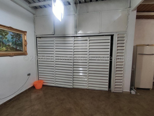 José Trivero Vende Hermosa Casa Ubicada En Excelente Zona De Cabudare, Cuenta Con Tanque Subterraneo