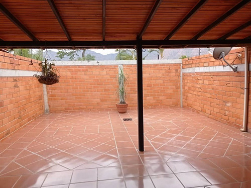 Imagen 10 de 14 de Amplia Casa En Res. Los Budares, San Diego, Valle De Oro (plc-805)