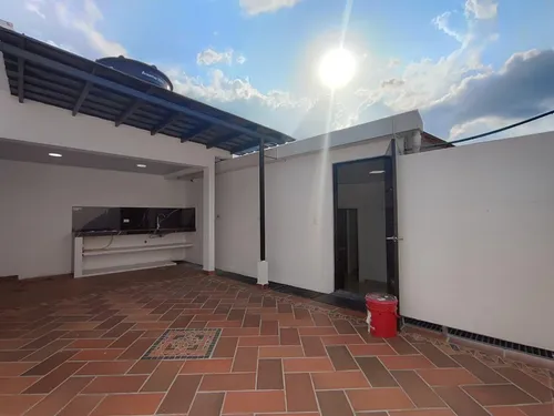 Casa-local En Arriendo En Patio Centro. Cod A24474