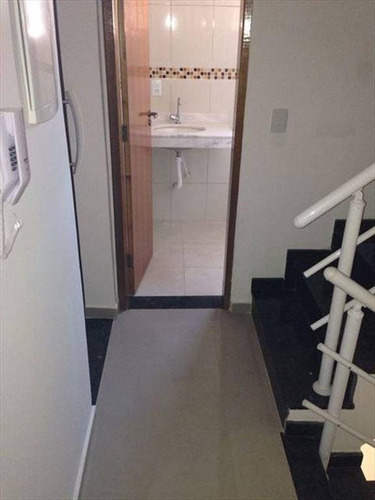 Imagem 10 de 16 de Sobrado Novo Triplex Com 03 Dormitórios 02 Banheiros Área De Lazer Com Churrasqueira, Quintal Individual, Garagem Fechada, Fino Acabamento Em Granito E Porcelanato Na Vila Voturuá Em São Vicente Com