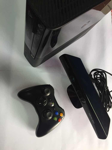 Xbox 360 Slim + Kinect + Mando + 3 Juegos