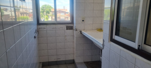 Galpon En Alquiler De 437 M2 - Puente Grúa - + 157 M2 Descubierto + Oficinas - Wilde