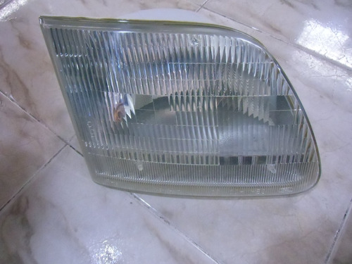 Faro Der Ford F150 (fortaleza)