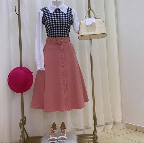 Imagem 2 de 8 de Blusa Feminina Manga Longa Gola Peter Pan Branca Xadrez