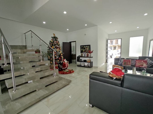 Imagen 7 de 20 de Cf. Se Vende Casa En Colinas De Pirineos, Sector Mirador.