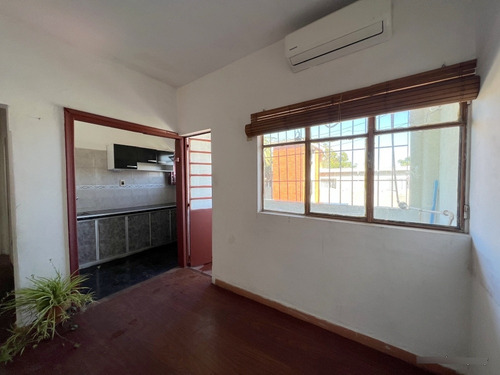 Alquiler De Lindo Apartamento. Peñarol, 3 O 4 Dormitorios, Estufa A Leña, Muy Luminoso Y De Buen Tamaño!