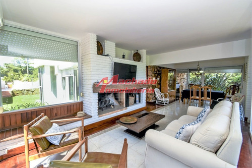 Casa De Seis Dormitorios En Venta - Playa Mansa - Ref: 5438