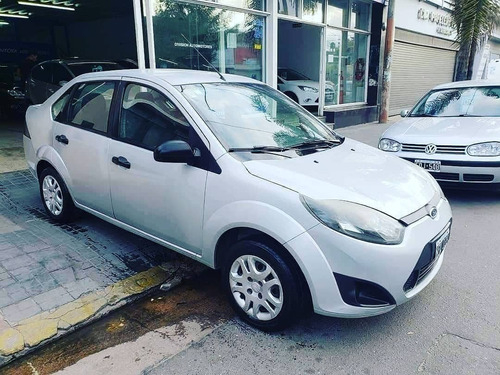 Imagen 6 de 7 de Ford Fiesta Max Mod 2011 Gnc Ambiente Plus Impecable