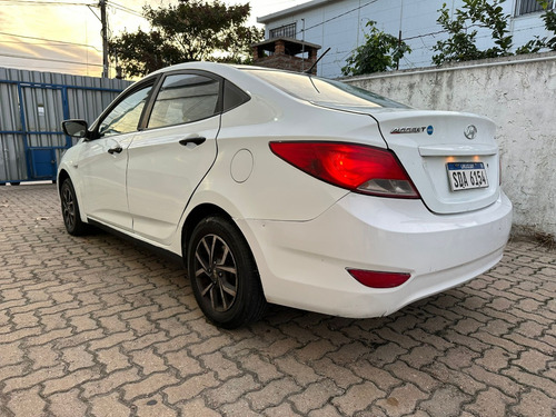 Imagen 8 de 11 de Hyundai Accent