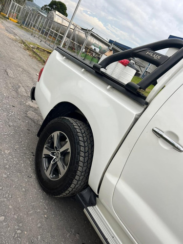 Toyota Hilux 2.5 Imv 142 hp 4x2