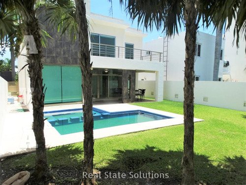 Casa En Venta, 4 Recámaras, 10 Paneles Solares, Piscina, Residencial Cumbres, Cancún