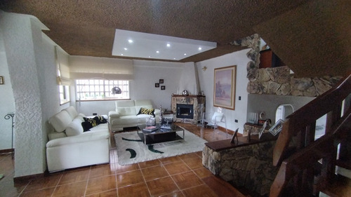 Urbanizacion Club De Campo. San Antonio De Los Altos