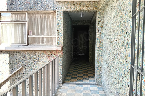 Edificio Con Local En Esquina Sobre Avenida Principal: Calz. Ignacio Zaragoza