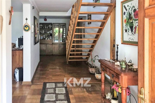 Casa En Venta De 8 Dorm. En La Florida