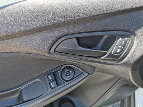 Imagen 9 de 12 de Ford Focus S Sedan 1894