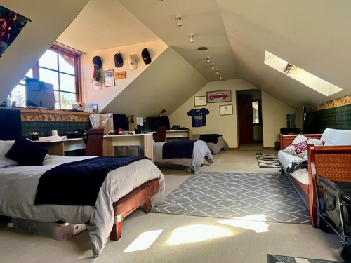 Casa En La Dehesa Central , 5 Dorms + 4 Baños + Servicios