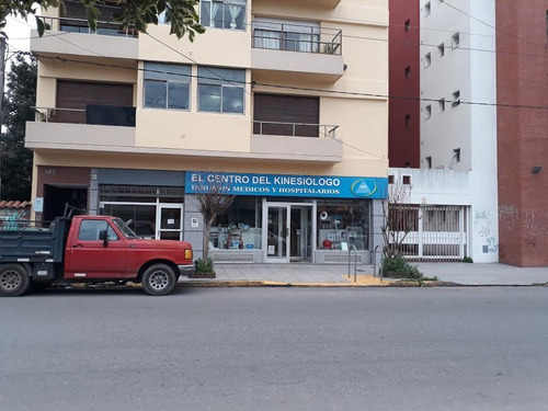 Imagen 1 de 13 de Local Comercial 3 Niveles, Zona Materno