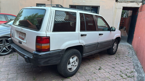 Jeep Grand Cherokee Laredo L6 4x2 At