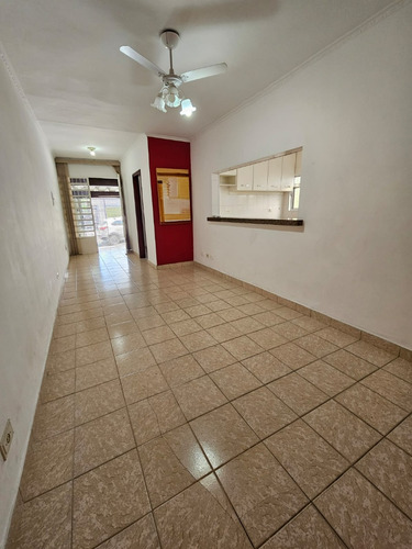 Casa Com Fachada Reformada Em Localização Estratégica Para Comércio/moradia