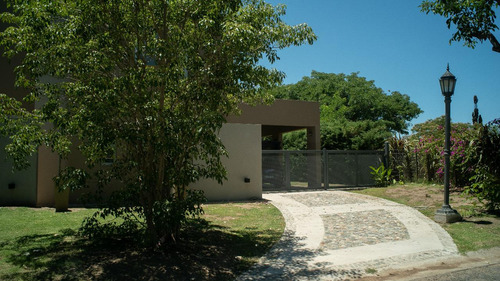 Casa En Venta - 3 Dormitorios 2 Baños - Cochera - 930mts2 - Costa Juncal, San Nicolás De Los Arroyos