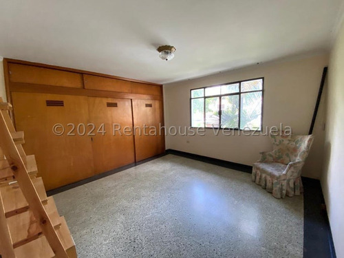 Extraordinaria Planta Alta Con Excelente Ubicación En La Floresta. Mls # 25-3270 Lp