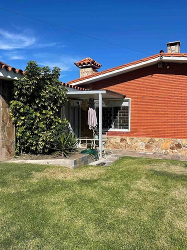 Imagen 18 de 22 de Preciosa Casa 2 Dormitorios-jardín-barbacoa Maroñas, Curva!