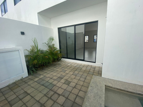 Casa En Venta En Residencial Aqua By Cumbres