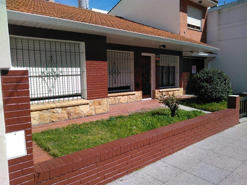 Casa En Venta - 3 Dormitorios 3 Baños - Cochera - 284mts2 - Mar Del Plata