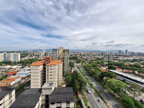 Aslibel Melendez Asesor De Renta Housa Ofrece Amplio Y Luminoso Apartamento Que Ofrecen Una Vista Espectacular De La Ciudad