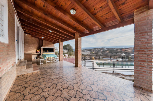 Casa En Venta Con Increíbles Vistas En Estancia Vieja Vcp