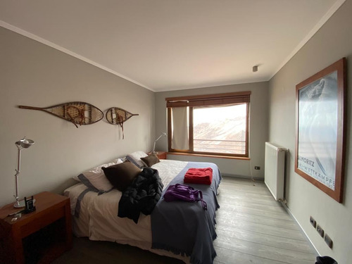 Departamento En Venta De 4 Dorm. En Lo Barnechea Centro Ski