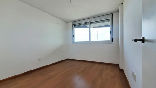 Imagen 5 de 21 de Apartamento, 2 Dormitorios, Vista A Rambla, Ciudad Vieja. A