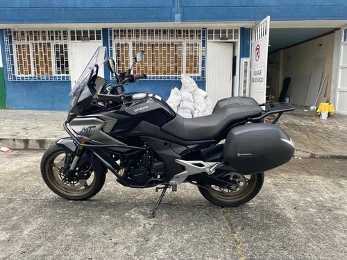 Vendo Cfmoto 700mt Modelo 2024 Con 6.500km