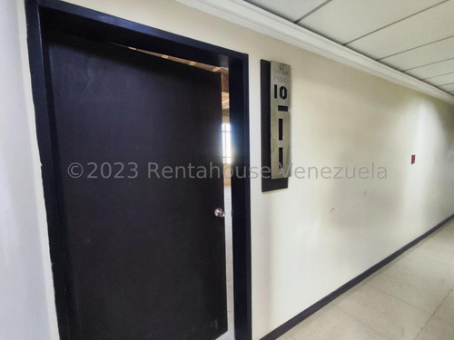 Karen García Rentahouse Trae Para Ti, En Venta Amplia Y Cómoda Oficina, El Este De Barquisimeto, En Obra Gris Para Remodelar A Tu Gusto, Fácil Acceso, Ideal Para Desarrollar Cualquier Negocio.
