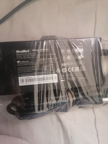 Adaptador Resmed 90w. Entrada: 100-240 V 50-60 Hz Salida: 2 (Usado)