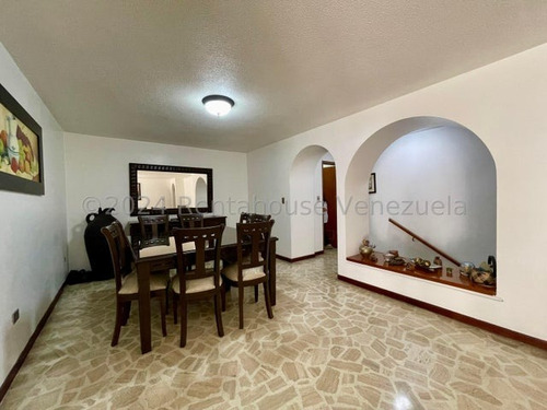 Hermoso Town House Remodelado Y Amoblado En Venta De 260mts² En Los Chorros