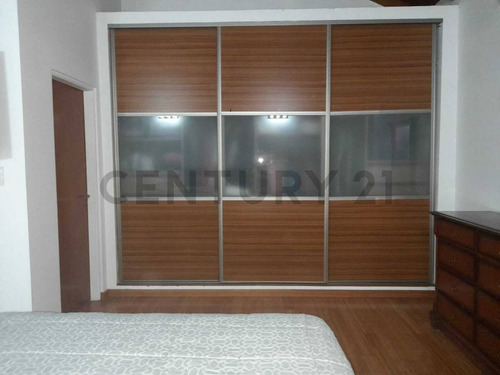 Casa En Venta Olivos - Roche - 6 Ambientes - Pileta - Parrilla - 2 Cocheras