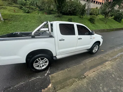 Toyota Hilux Hilux Disel 4x2 doble cabina full motor 2500