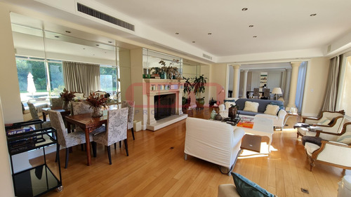 Residencia De Estilo Frances En Zona Privilegiada.