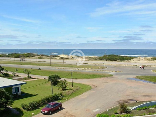 Apartamento En Brava, 3 Dormitorios *- Ref: 2701