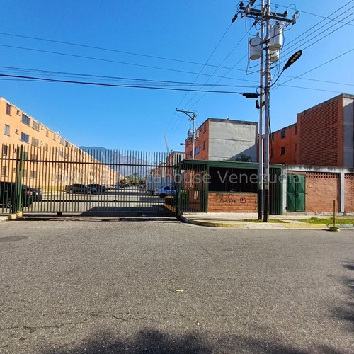 Apartamento En Venta Que Se Adapta A Tus Requerimientos Ymp Cercano A Sitios De Interés, Excelente Clima. El Tulipan San Diego 24-16525