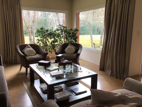 Casa En Venta En Barrio Cerrado Grand Bell 1