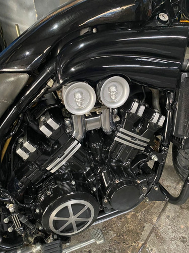 Imagem 6 de 9 de Vmax 1200